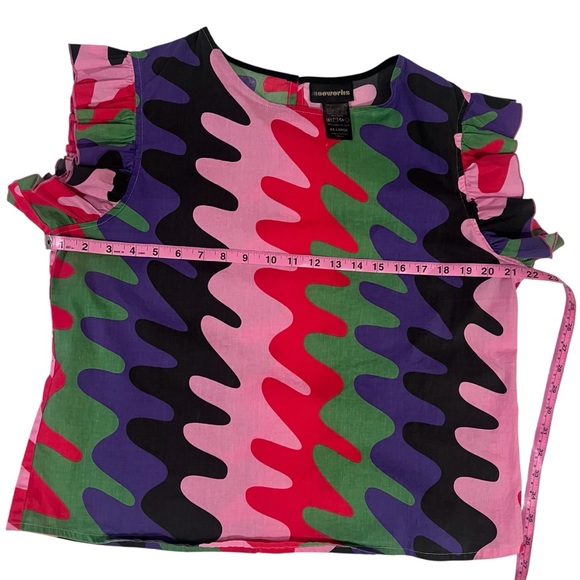 Noowork Static Ruffle Top - Picture 10 of 11